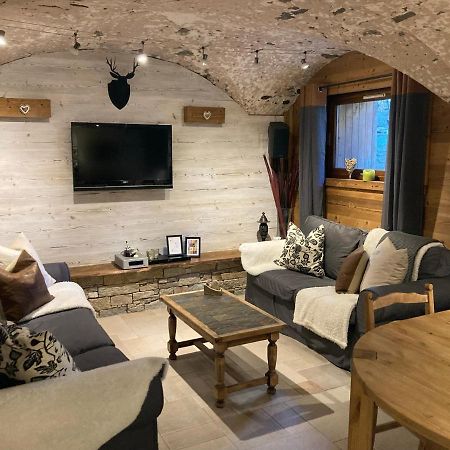 Two Bedroom Apartment La Voute, Chandon Near Meribel - Sleeps 4 Adults Or 2 Adults And 3 Children Les Allues Eksteriør billede