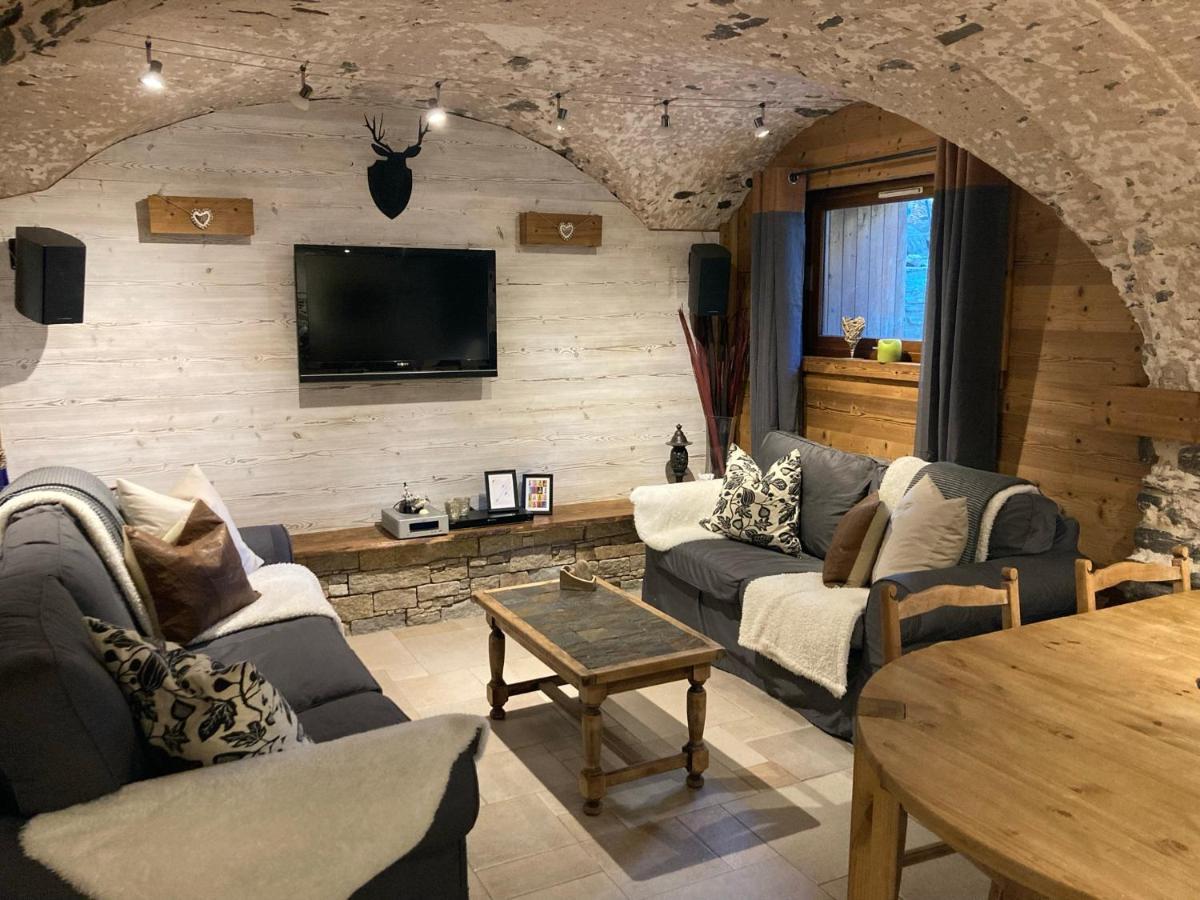 Two Bedroom Apartment La Voute, Chandon Near Meribel - Sleeps 4 Adults Or 2 Adults And 3 Children Les Allues Eksteriør billede